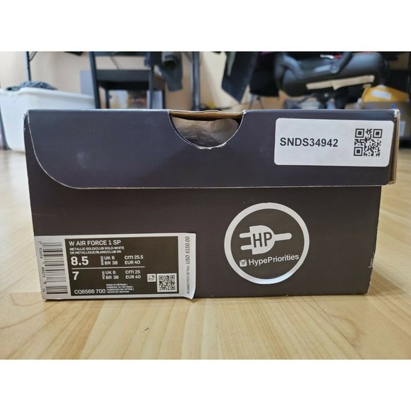 Size 8.5 - Nike Air Force 1 SP Liquid Metal - Gold 2019 - Picture 11 of 11